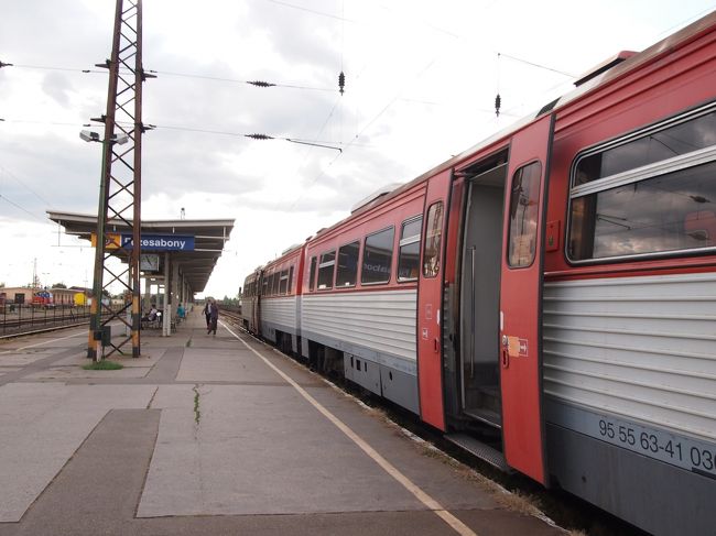 このホームです。　エゲル行きに乗ります。