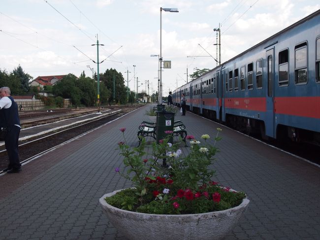 やっとこさ、エゲル到着。