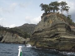 続いて堂ヶ島へ。

以前強風のため乗れなかった、洞窟めぐりへ♪

この日もそこそこ風が強くて、船から飛ばされそうな程揺れてとっても楽しかったです(^▽^)