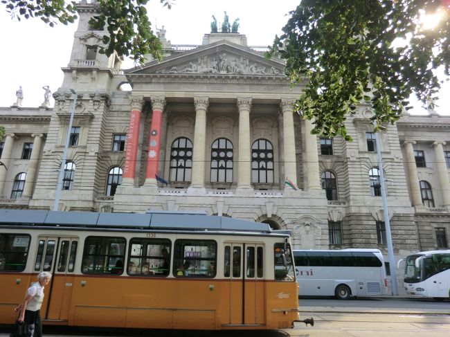 今日は、国会議事堂向かいにある、民族博物館にまいります。