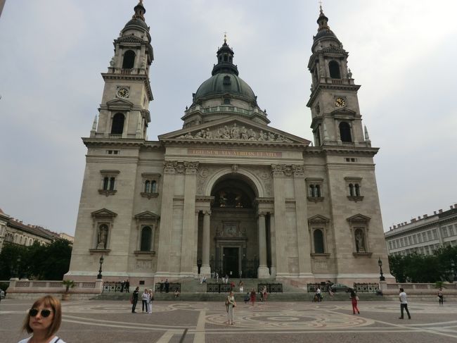 徒歩で、聖イシュトバーン大聖堂まで、来ました。