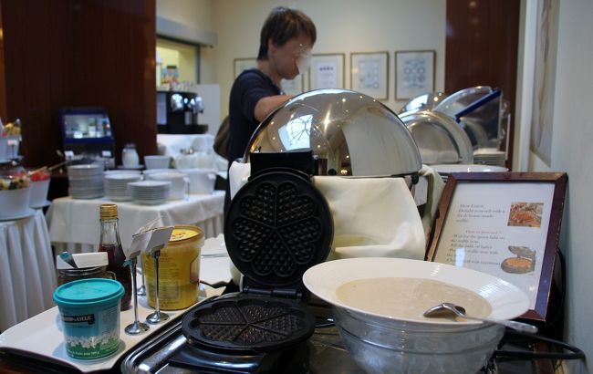 今日で、夢のようなベルギーでの日々はお仕舞です。<br />悲しいけれど、日本で待っている日常に戻らないといけません。<br /><br />ホテルでの最後の朝食<br />ワッフルを自分で焼いて食べられます。<br />ベルギーでの旅行記はそれぞれの都市ごとに作りました。<br /><br />http://4travel.jp/traveler/3029/album/10691827/ブリュッセル/ナショナルデイ<br />http://4travel.jp/traveler/3029/album/10692799/ブリュッセル町歩き<br />http://4travel.jp/traveler/3029/album/10697214/ゲント<br />http://4travel.jp/traveler/3029/album/10699979/ブルージュ<br />http://4travel.jp/traveler/3029/album/10704120/オステンド<br />http://4travel.jp/traveler/3029/album/10709734/アントワープ