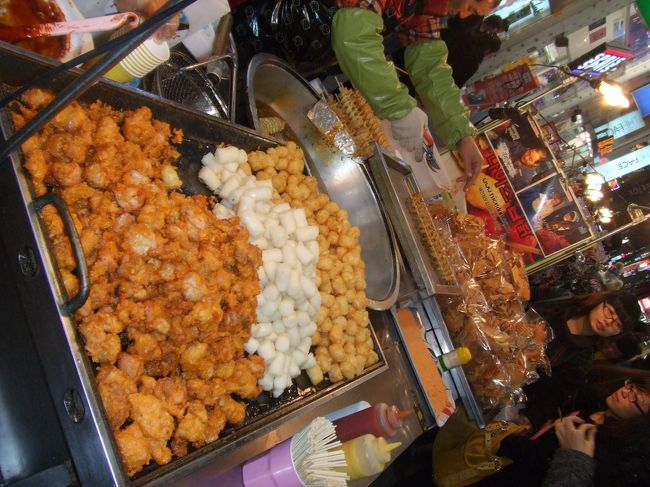 まずは明洞をプラプラ。<br /><br />美味しそうなもの発見！！