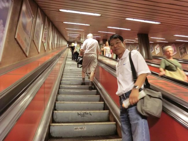 エスカレーターの噂どおり、滅茶苦茶早いです。香港より早いかも。