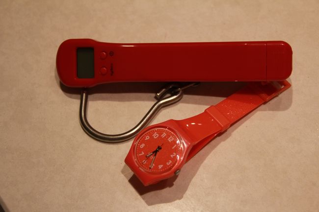 ここからは、お土産一覧<br />上のはKALの機内販売でもとめた、荷物の重量計。すごい便利！<br />行きのアムステルダムで買ったSwatch