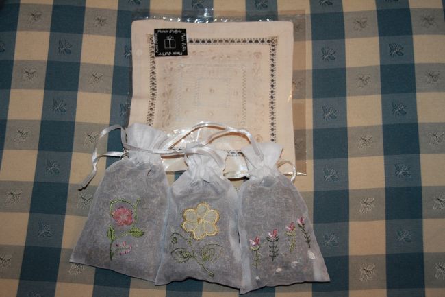 グランプラスのレース屋さんで<br />ラベンダーのサシャ