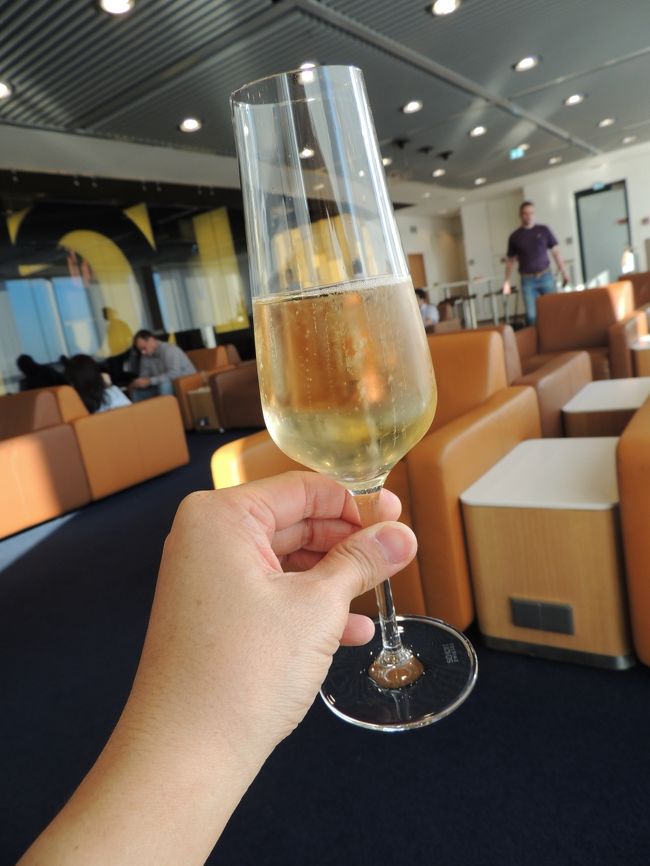 今度はシャンパンをいただきました<br /><br />私の夏期休暇に乾杯〜