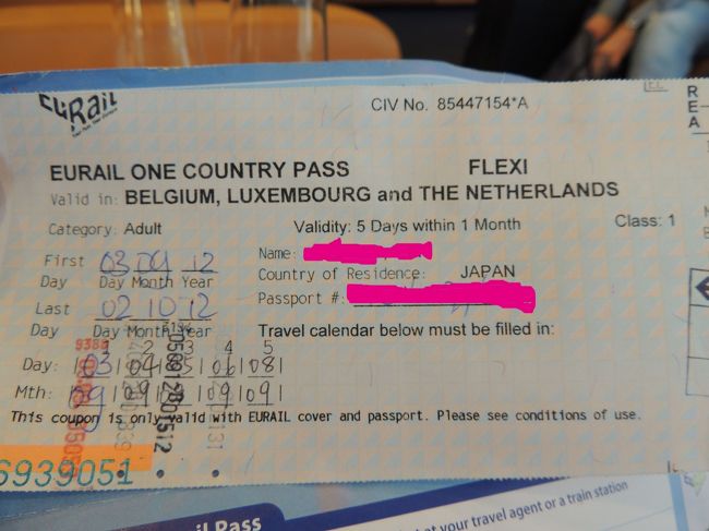 今回旅行で使用したベネルクスパス<br /><br />初めに使用した日から1ヶ月以内の5日間使用可というもの<br />左下に使用する日にちを書き込みます<br />列車内で、検札に来たら車掌さんにこれを見せればOK（市内の地下鉄やトラムはこのチケットは使えませんので、別途購入が必要です）<br />5日間使い切りました〜<br />