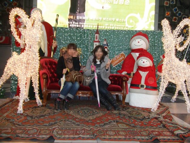 明洞に戻り、またまたショッピング。<br />街中はクリスマスモードです☆