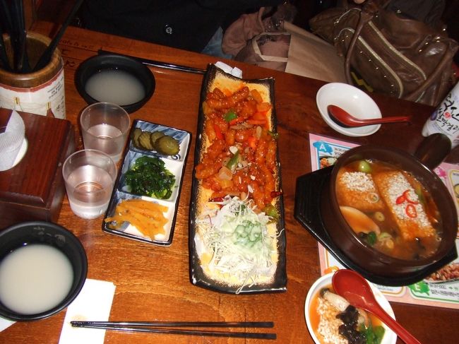 たくさん街ブラしたあとは、ガイドさんが紹介してくれた居酒屋へ。