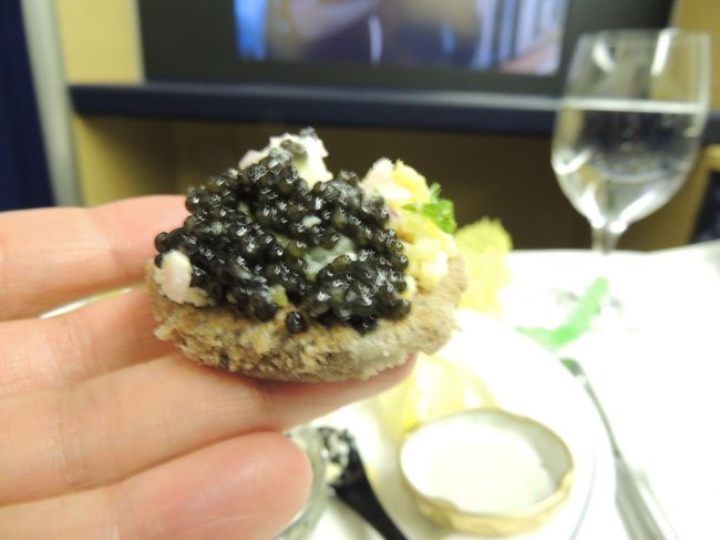 いっただきま〜す<br /><br />笑；奥にペリエが写っていますねえ