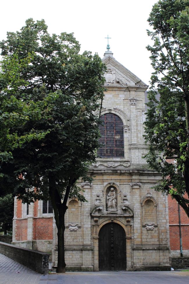 これも、また登場のアゴラ公園横の小さな教会。