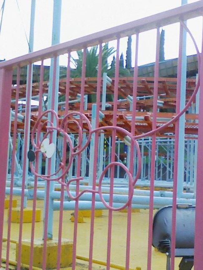 柵のところによく見ると、マウスのデザインが・・・わかるかな？