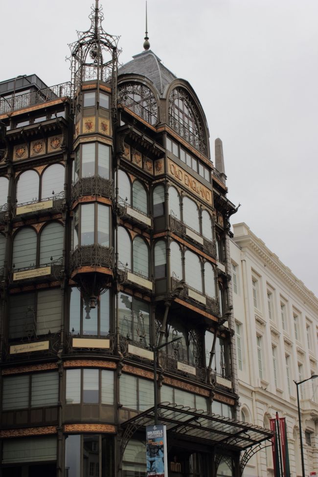 またまた、楽器博物館前を通り、