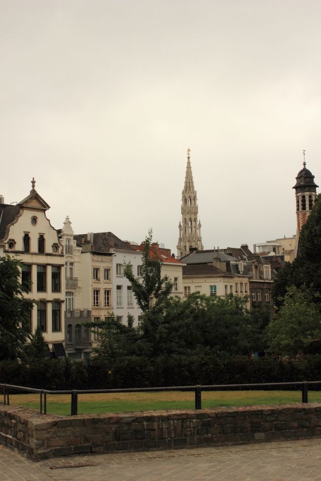 すぐに中心部に戻れます。<br /><br />右手の塔が朝の小さな教会です。