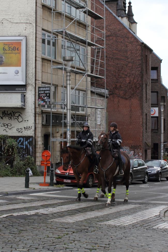 特に当てもなく散歩です。<br />意外と坂の多い街です。<br />石畳なので距離以上に足にきます。<br />