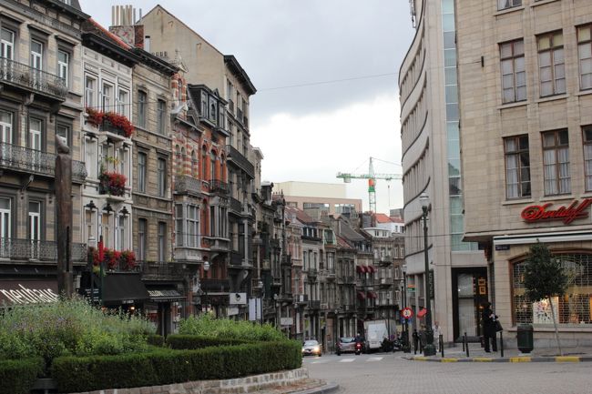 ガイドブックによると、この辺りは高級店の密集地帯のようです。