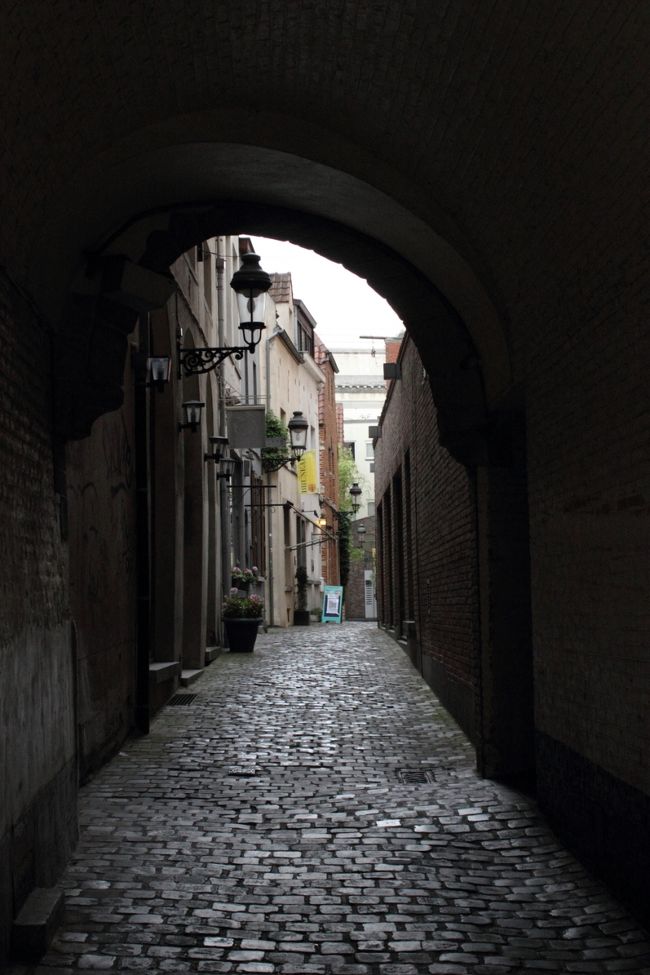 エディンバラでよく見た、クロースのような路地がここにもあります。