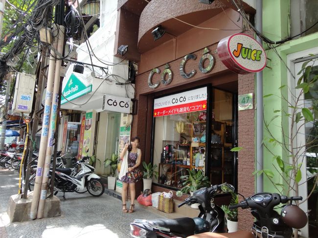 ＣＯＣＯでブラウスをオーダーメイド(*ﾟ▽ﾟ*)<br />次の日にはできるんです♪<br />マングローブでもスーツとワンピースをオーダーメイドしました(^Ｕ^)<br /><br />そのあとは雑貨屋さん巡りをしました。