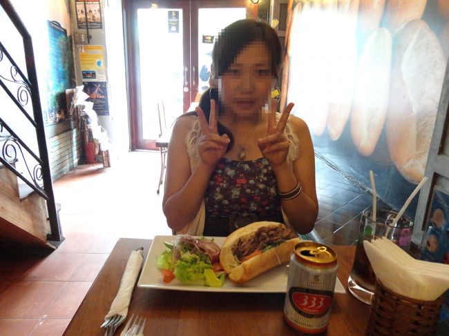 お昼はブラック・キャット13でバインミーを食べました(^O^)