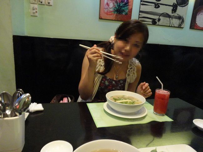 夕食はフォー２４で↑<br />美味しかったです(^ω^)<br /><br />その後、タックススーパーでお買い物♪