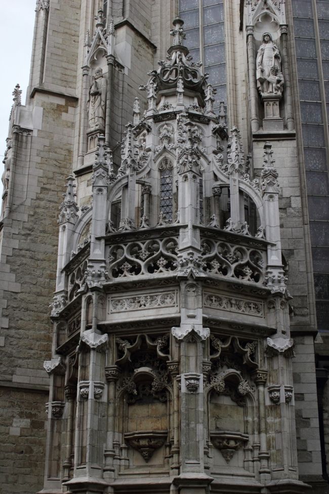 今度はノートルダム・ド・サブロン教会。<br />ここも、時間が遅いので外から。