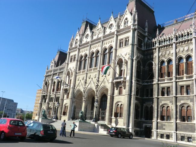 朝一番で、国会議事堂に行き、ツアーのチケットを購入です。入場は午後になります。