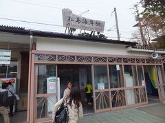 松島海岸駅に到着しました。ここから再び、仙石線に乗車、ここからは電車になります。