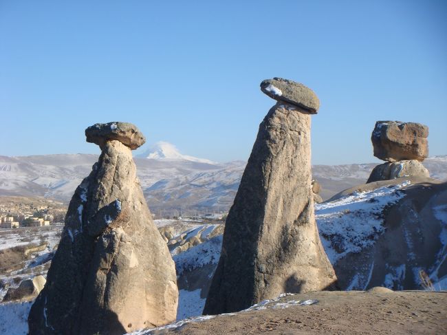 カッパドキア・ユルギュップの『三美女の岩』という岩ですが、どこをどう見てそんな名前にしたんだか。ネーミングって、センスが問われますね。誰が見ても納得する名前がいいと思いますが…。