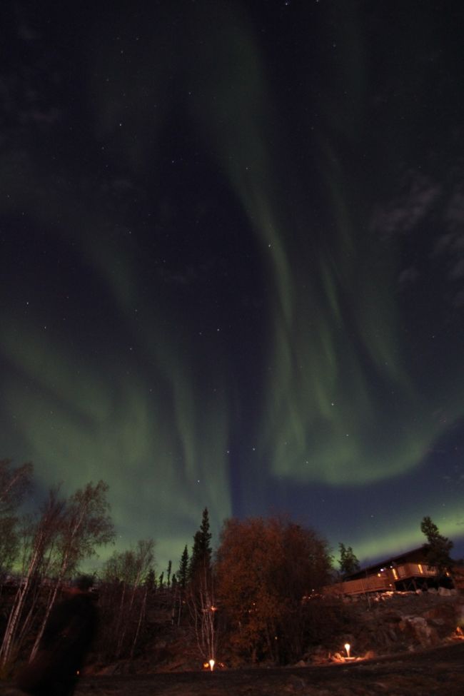 ということで、夜もふけて、本日のオーロラも薄くなっていくのでした。ということで、この後バンクーバー経由で帰国するのですが、エコノミーが満席となってビジネスに変更され、国民栄誉賞を貰うレスリングの吉田沙保里が同じ飛行機なので、「優勝おめでとうございます」と声はかけましたが、一緒に写真撮ってもらえますか？とは言えませんでした。（小心者）
