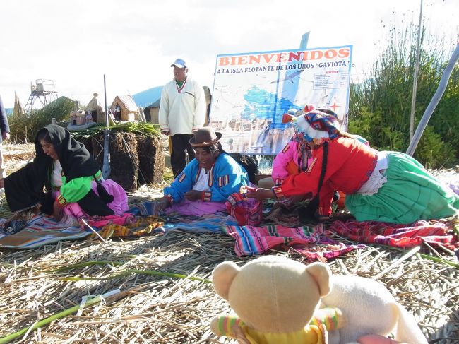 チチカカ湖の人々がどんな風にして他の土地の食べ物や道具を手に入れているかをお芝居で教えてくれました。<br /><br />山から来た人は野菜を、トトラ島の人は魚を物々交換するって感じです。<br /><br />言葉は分かりませんが、なにを伝えたいのかは十分分かりました☆<br />