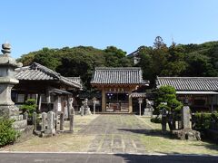 城内にある亀岡神社