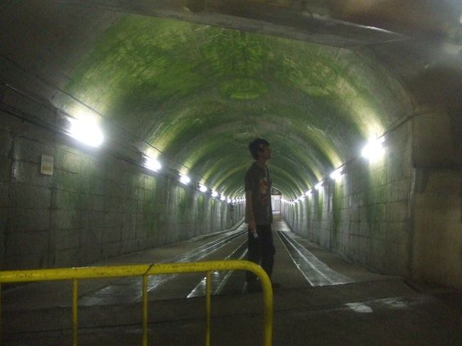 鉄道ファンには有名な土合駅。けっこう、土合で降りるお客さんが多かったですね。でもこの駅、ホームの改良工事が行われていました。