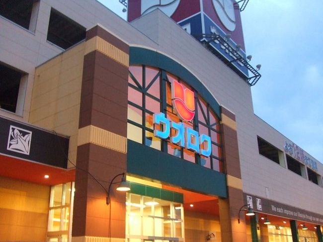 花火会場の近くにあったスーパー。ウオロク。花火会場に行く前の食料・飲料の調達でごった返していました。ペットボトルの500mlのドリンクがめっちゃ安かったのにはびっくり。