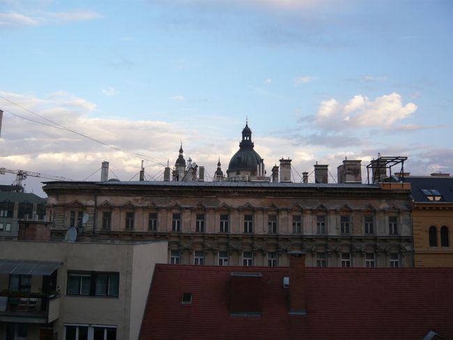 9月30日（日）<br />部屋からイシュトバーン大聖堂が少しだけ見える。<br /><br />今日は市内観光