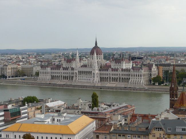 国会議事堂<br /><br />内部の見学を楽しみにしていたが、翌日に行ったら<br />行事のため入れなかった