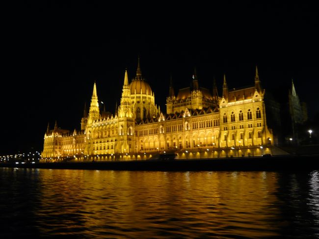 この旅で最も楽しみにしていたブダペストの夜景<br /><br /><br />日本語オーディオガイドのチャンネルを<br />合わせるが微妙に遅れ気味だった