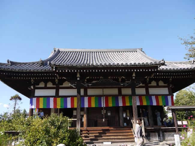 本堂<br />ご本尊は獅子に乗った「文殊菩薩像」です。<br /><br />とても美しい仏像さんでした。<br /><br />