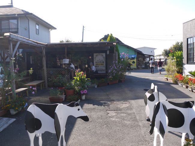 門を出てすぐ、こんな所に牧場が<br /><br />お昼食べたばかりだったのでソフトクリームは残念だけどパス