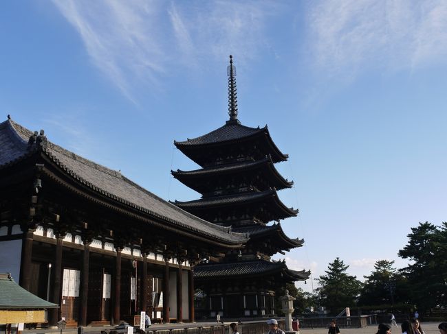 またバスに乗って県庁前で降り、興福寺に向かいました。