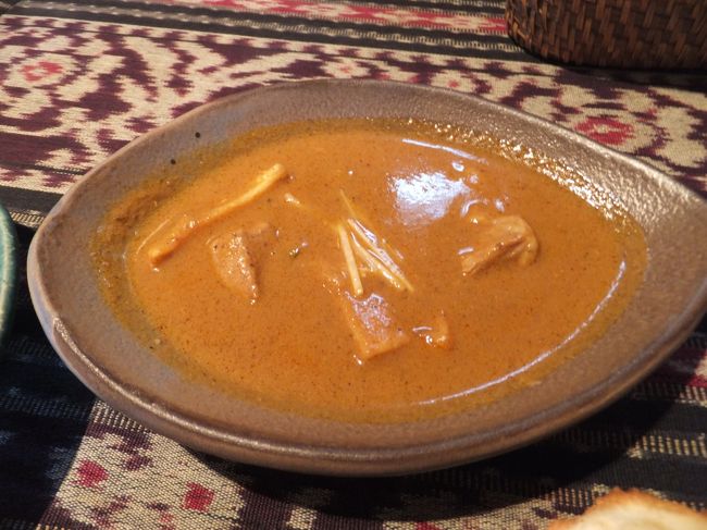 ポークカレーを頼みました。