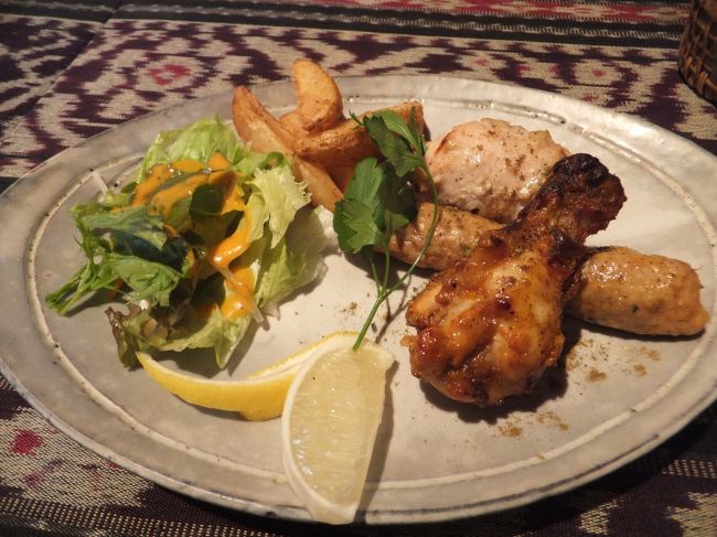 そして選んだカバブとタンドリーチキン。<br />カレーもカバブも全部美味しかったです。