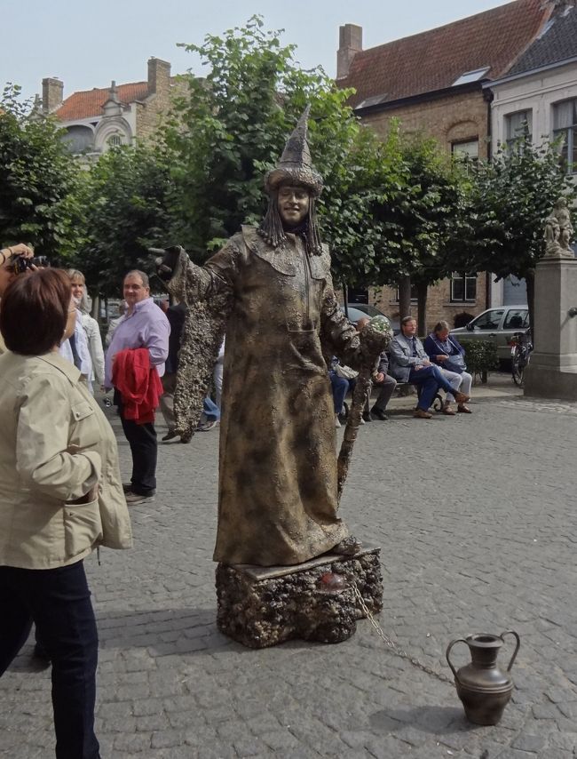 “銅像系”大道芸、シブいです。