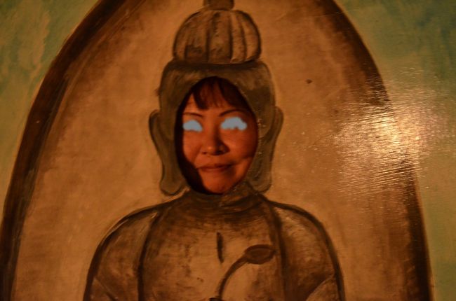 顔出しできるところがあったので、ガブちゃんと交互に顔出ししました。<br />