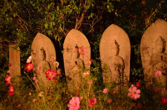 ライトアップされたお地蔵様。