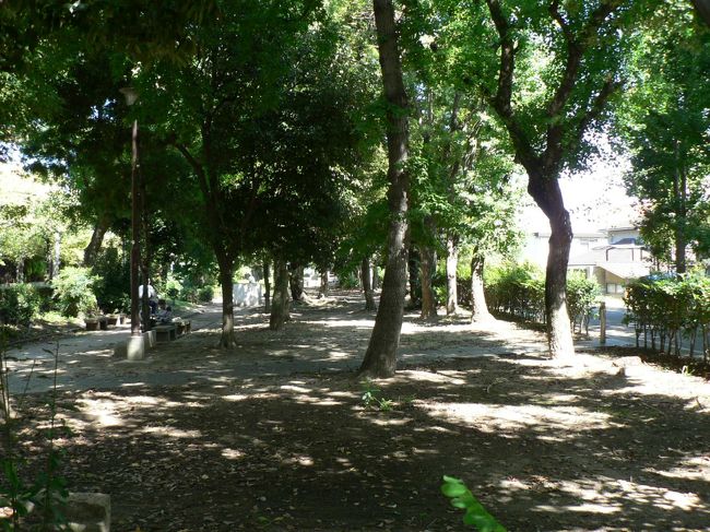 茨木市立川端康成文学館前の光景。