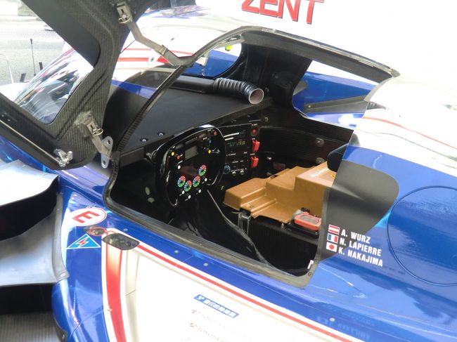 コックピットはこんな感じ。