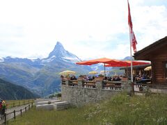 ケーブルカーを降りてすぐのカフェは見晴らしもバッチリ。ここだったら軽装でも全然OKです。