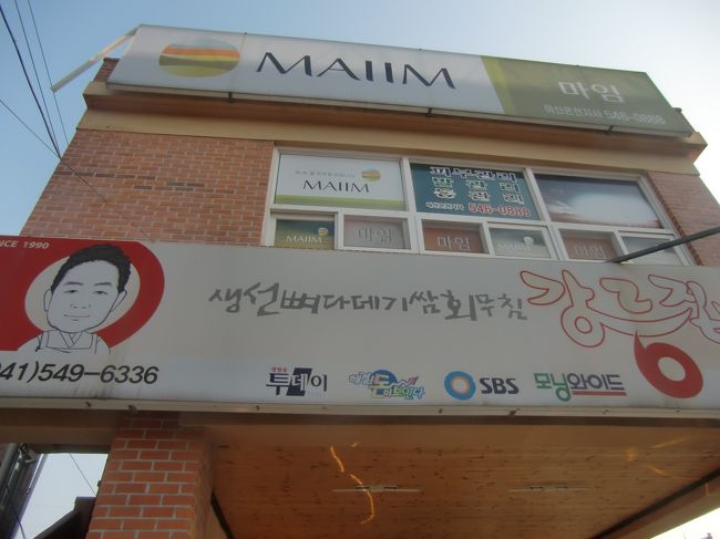 朝ごはんの店<br />朝食は、ホテルからでて街中の店