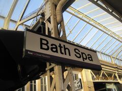 此処から10年前の旅行記です。
____________**______＿＿＿＿＿(^^)_____＿＿＿＿**＿＿＿＿＿＿
Cardiff Central 14:08-Bath Spa 15:37。
大きな駅舎ではありませんが、乗降客は多めでした。
やはり人気の観光スポットなんでしょう。